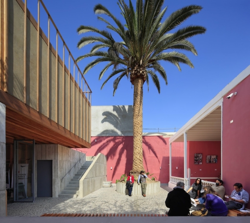 Institutserweiterung in Lima von Roman Bauer Arquitectos und ESArquitectura