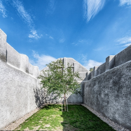 Finalist: Denkmal dreier Wiederstandsbewegungen in Loany von IXA