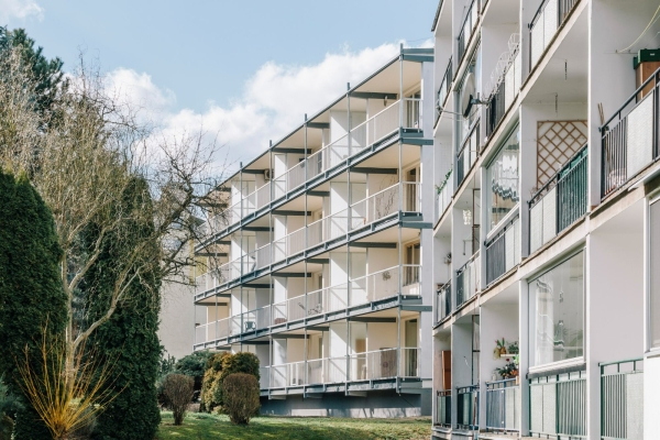 Finalist: Loggia-Erweiterung eines Plattenbau in Prag von re:architekti studio