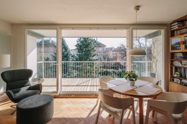 Finalist: Loggia-Erweiterung eines Plattenbau in Prag von re:architekti studio