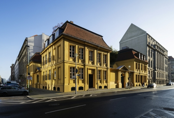 Visualisierung Straenansicht. Die aufgesetzte Laterne entfllt, da das oberste Geschoss nicht mehr wie geplant genutzt werden kann.