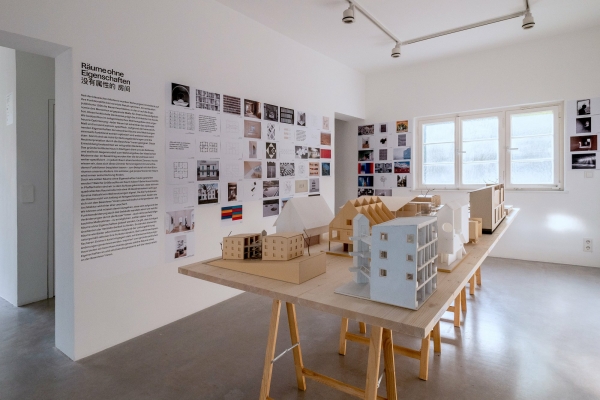 Die Ausstellung Unfertige Huser von Atelier Kaiser Shen in der Architekturgalerie am Weienhof, Stuttgart 2022