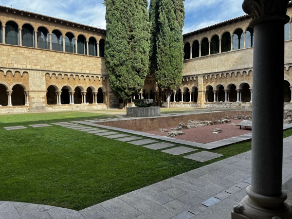 Das Kloster Sant Cugat del Valls in den Hgeln der Serra de Collserola ist Hauptort des Themenclusters Cure and Care.