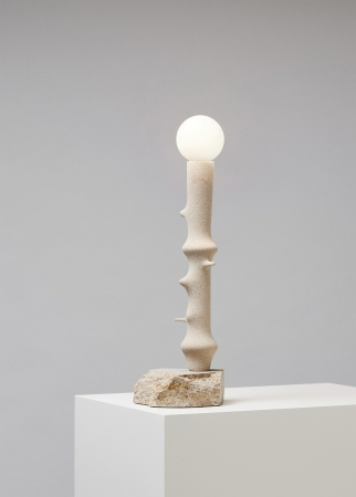 Panorama, 2003 Hot Wire Extensions, CH Leuchte aus Polyamidpulverresten des 3D-Druck-SLS-Verfahrens, Sand, Kupferblech und Naturstein