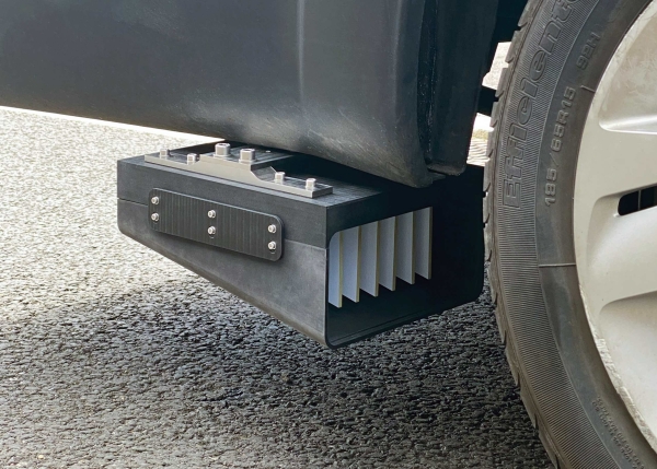 Reifenabriebauffanggert, 2020/23 Start-up The Tyre Collective, UK Partikel des Reifenabriebs haften durch elektrostatische Ladung an Kupferplatten