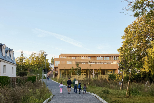 Schule bei Paris von r2k