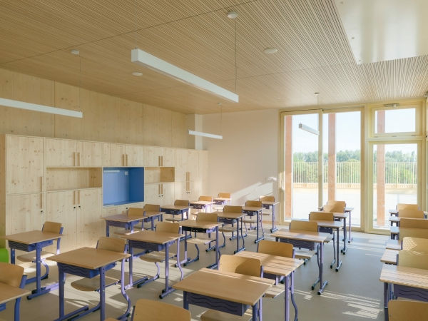 Schule bei Paris von r2k