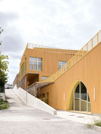 Schule bei Paris von r2k