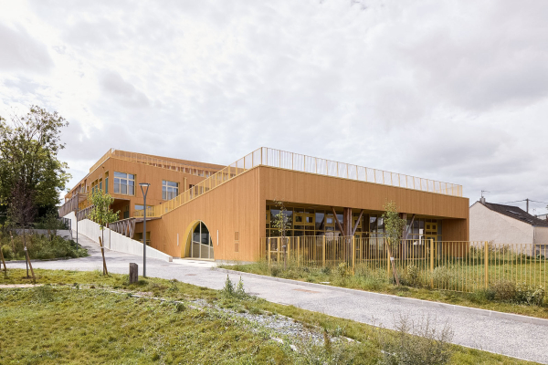 Schule bei Paris von r2k