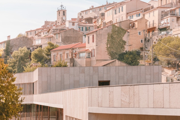 Schule in der Provence von Amelia Tavella