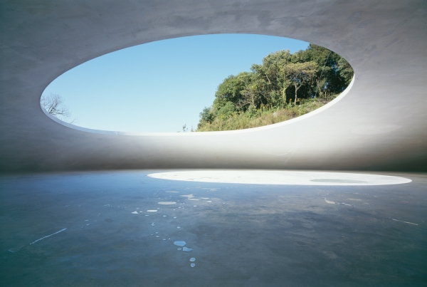 Ryue Nishizawa: Teshima Art Museum, Kunstwerk von Rei Naito: „Matrix“, Fotogafie von 2010