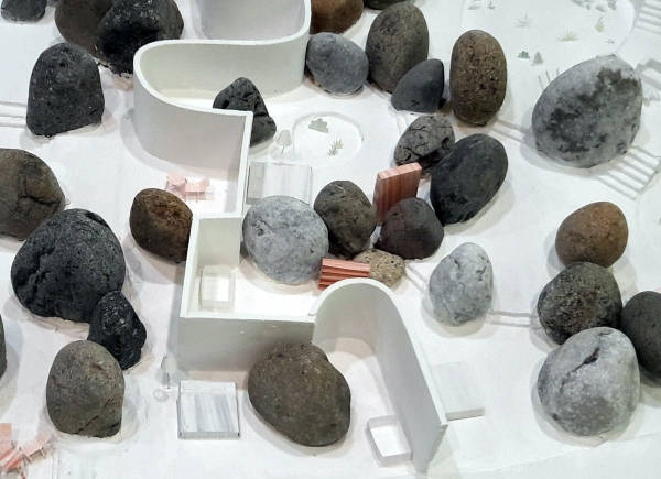 Junya Ishigami: Projekt fr acht Ferienhuser in Dali (China). Modell auf der Ausstellung Freeing Architecture in der Fondation Cartier, Paris 2018