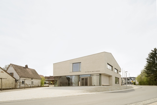 Rathaus von Muffler Architekten in Mietingen