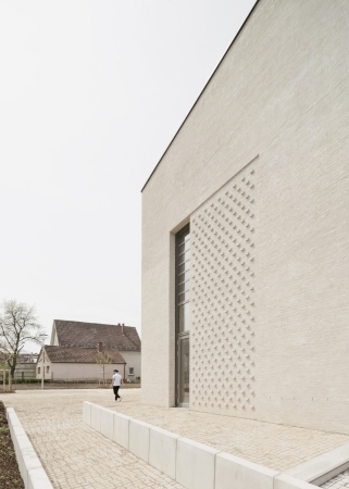 Rathaus von Muffler Architekten in Mietingen