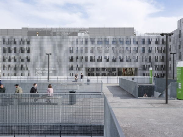 Uniklinik-Erweiterung von Riegler Riewe Architekten