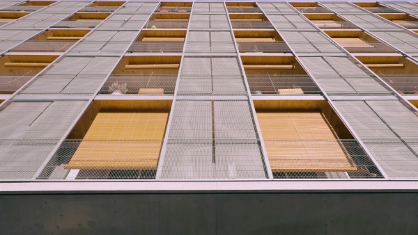 Social Housing units Cornellà in Barcelona von Peris + Toral, Filmstill (Kamera: Tapio Snellman)