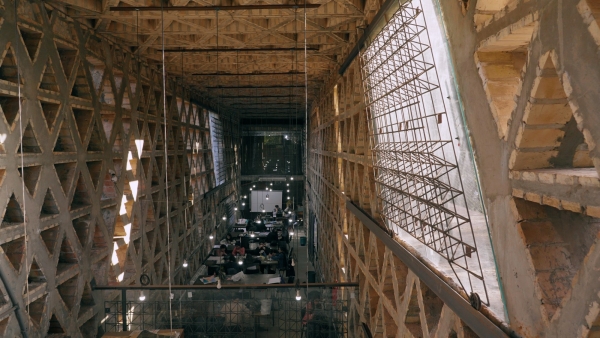 Faculty of Architecture, Design and Art (im Bau) in Asuncin (Paraguay) von Solano Benitez mit Jopoi de Arquitectura, Filmstill (Kamera: Tapio Snellman)