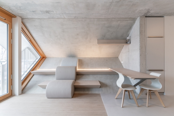 Beispiel f�r eine Nutzung der Schr�gen mit Einbauten und ausziehbarem Tisch