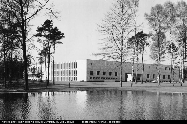 Wichtigste Referenz: Das benachbarte Cobbenhagen Building (1962) von Jos Bedaux