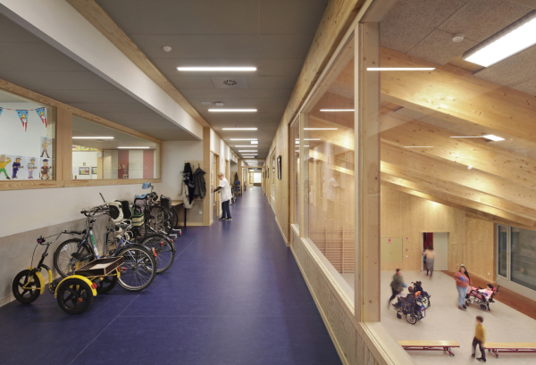 Therapiezentrum mit Sonderschule in Antwerpen von Bovenbouw Architectuur