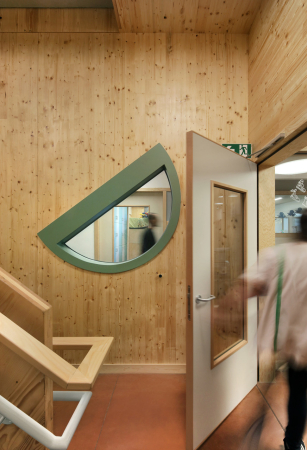 Therapiezentrum mit Sonderschule in Antwerpen von Bovenbouw Architectuur