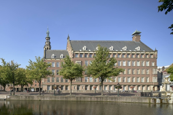 Um- und Anbau in Leiden von Office Winhov