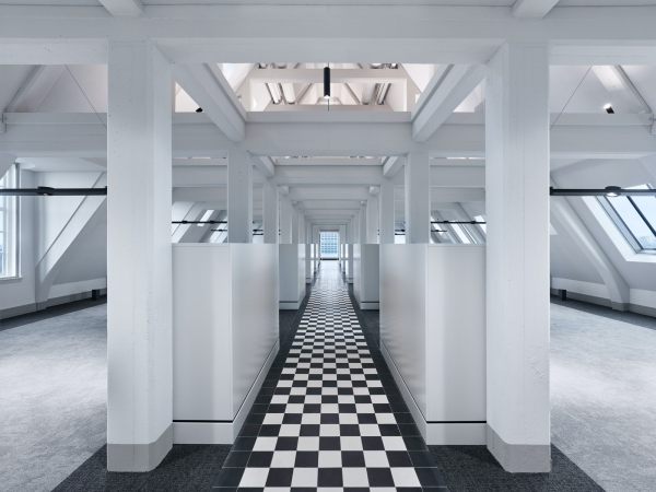 Um- und Anbau in Leiden von Office Winhov