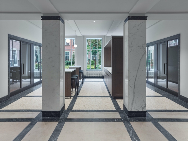 Um- und Anbau in Leiden von Office Winhov