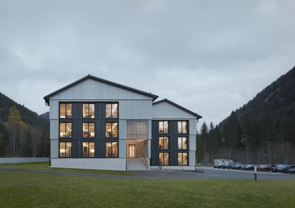 Personalwohnheim von Bernd Riegger + Jochen Specht