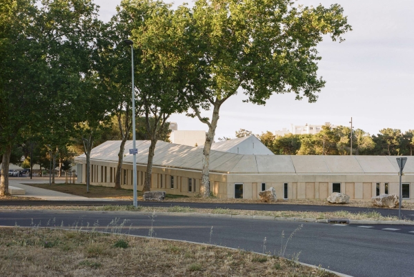 Schulanlage von ateliers o-s architectes und NAS architecture in Bziers