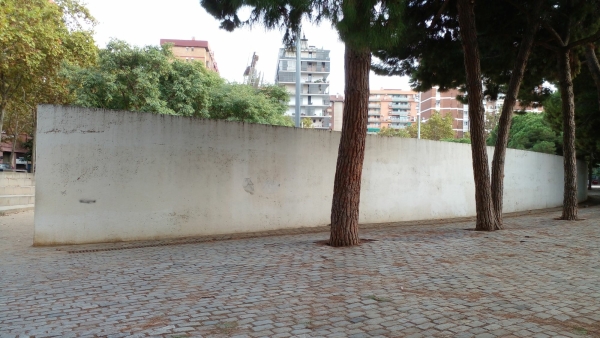 El mur (1984) in Barcelona