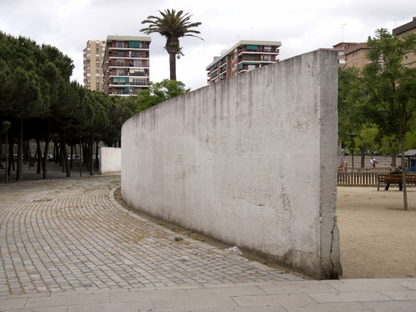 El mur (1984) in Barcelona