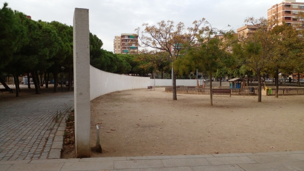 El mur (1984) in Barcelona