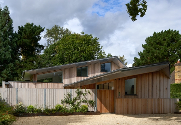 Barrierefreies Einfamilienhaus in Hertfordshire von Knox Bhavan Architects