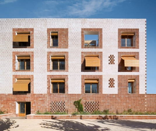 Sozialwohnungsbau auf Ibiza von 08014 arquitectura