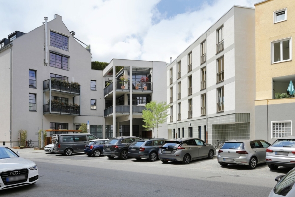 Lückenschluss an der Liebherrstraße mit kleinem Vorplatz