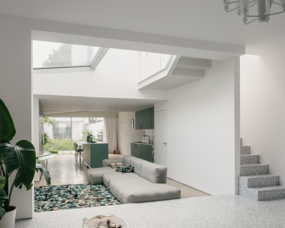 3. Preis + Leserpreis: White Patio House in London von Pashenko Works