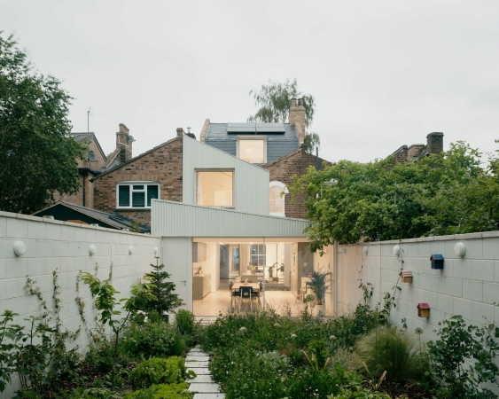 3. Preis + Leserpreis: White Patio House in London von Pashenko Works