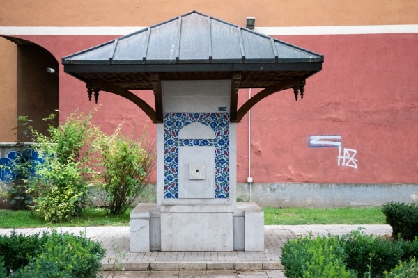Awards/ Publikumspreis: Das Projekt kartiert ffentliche Trinkwasserbrunnen in Sarajevo und ldt verschiedene Interessengruppen ein, sich um ein unterbewertetes ffentliches Gut zu kmmern, es zu teilen und aufzuwerten.