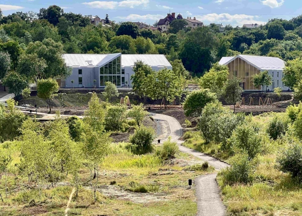 Awards/ Special Recognition to Ukraines Reconstruction and Recovery Effort prize: Unbroken ist eine Antwort auf die Herausforderungen des Krieges. Das Projekt Nad Dzherelom zielte darauf ab, ein verlassenes Naturgebiet wiederherzustellen.