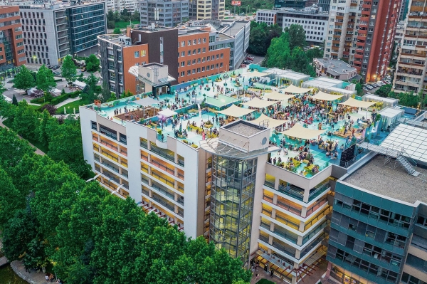 Awards / Regaining a sense of belonging/ 2. Preis: �Concrete to Culture� ist eine langfristige Initiative zur kollektiven Umwandlung eines B�rokomplexes in Sofia zu einem aktiv genutzten Gemeinschaftsraum.