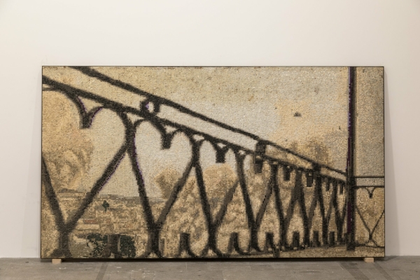 Omar Mismar ist mit mehreren Mosaiken vertreten. Er belebt die alte jahrtausende alte Technik mit teils subversiv-queeren Inhalten.