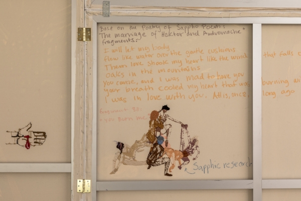 Auf der Rckseite ihrer modularen Bildkonstruktion sind kleine Details zu entdecken.