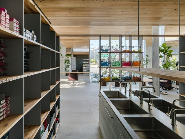 Friseurladen bei Tokio von Ateliers Takahito Sekiguchi