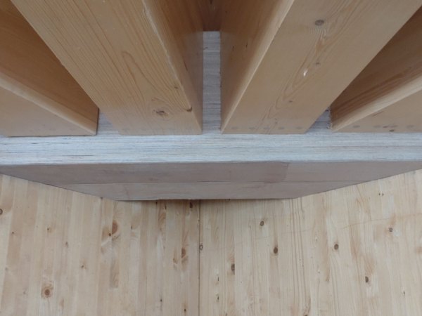 Die Unterzge laufen sternfrmig in den Rampenecken zusammen.