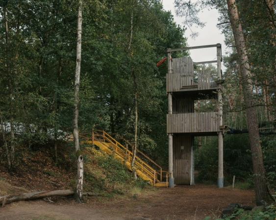 Haus 27 (nebenstehender Turm des Abenteuerparks)