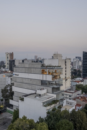 Wohn- und Bürohaus in Mexiko-Stadt von Archetonic