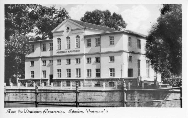 Aufnahme aus den 1950er Jahren des nach dem Krieg wieder aufgebauten Gebudes