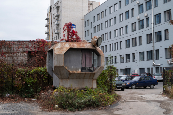 Anastasiia Batishcheva, „Bastelbogen H-1986“ aus der Serie „Urban-Toys“, 2021