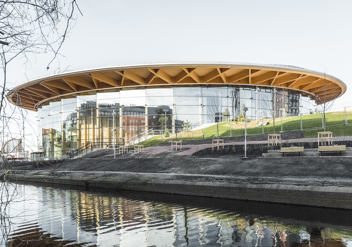 Autotempel mit Holzbaldachin
 - Erlebniszentrum in Göteborg von Henning Larsen Architects